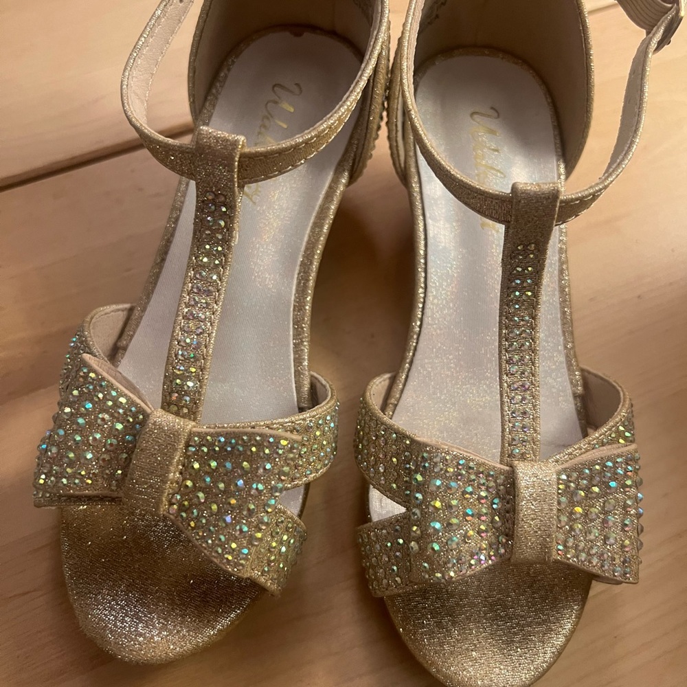 Girls formal wear sandals gold with heel